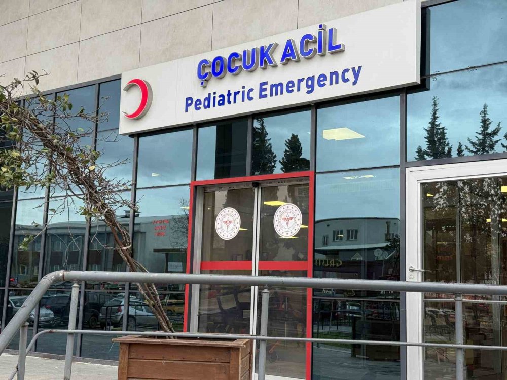 Havuza Düşüp Yoğun Bakıma Alınan 3 Yaşındaki Çocuk Hayatını Kaybetti