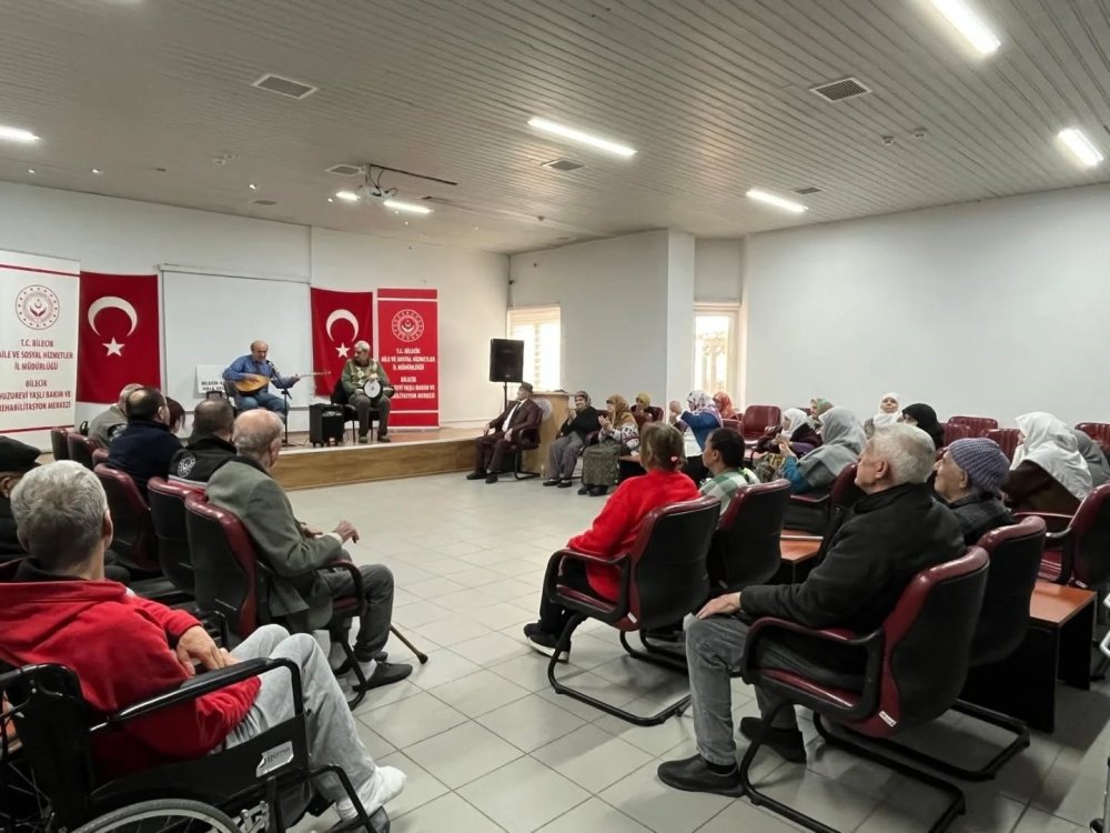 Huzurevinde  Halk Oyunları İle Renkli Anlar Yaşandı