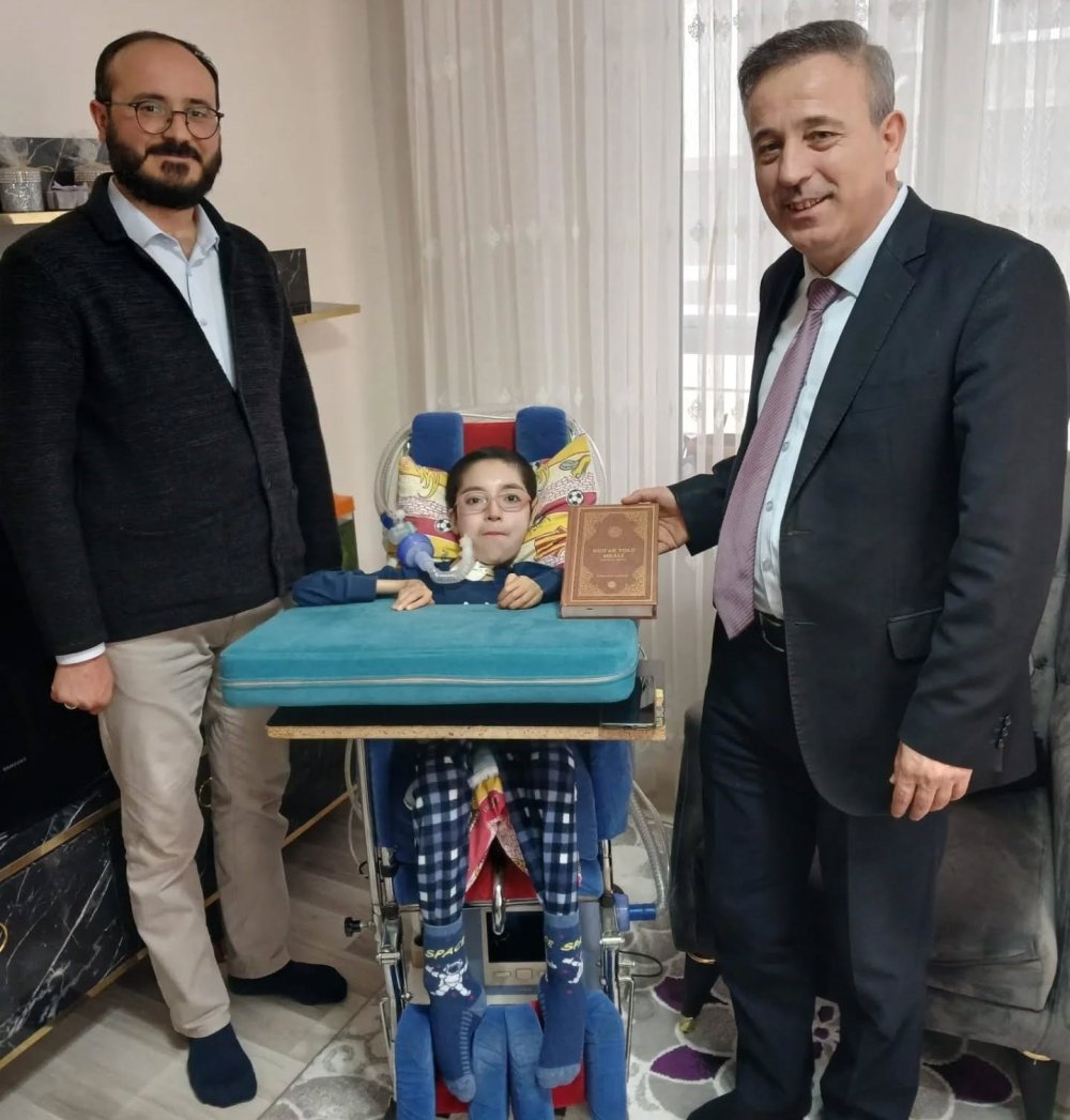 İl Müftülüğünden Evinde Eğitim Gören Hasta Öğrenciye Anlamlı Ziyaret