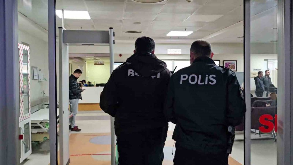 Kendisini Yakalayan Bekçinin Parmağını Isırdı "Ben Bir Şey Yapmadım" Dedi