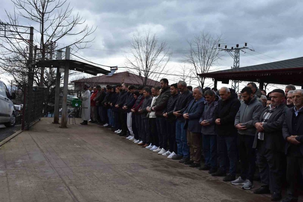 Kavgada Tüfekle Vurulan Genç Son Yolculuğuna Uğurlandı