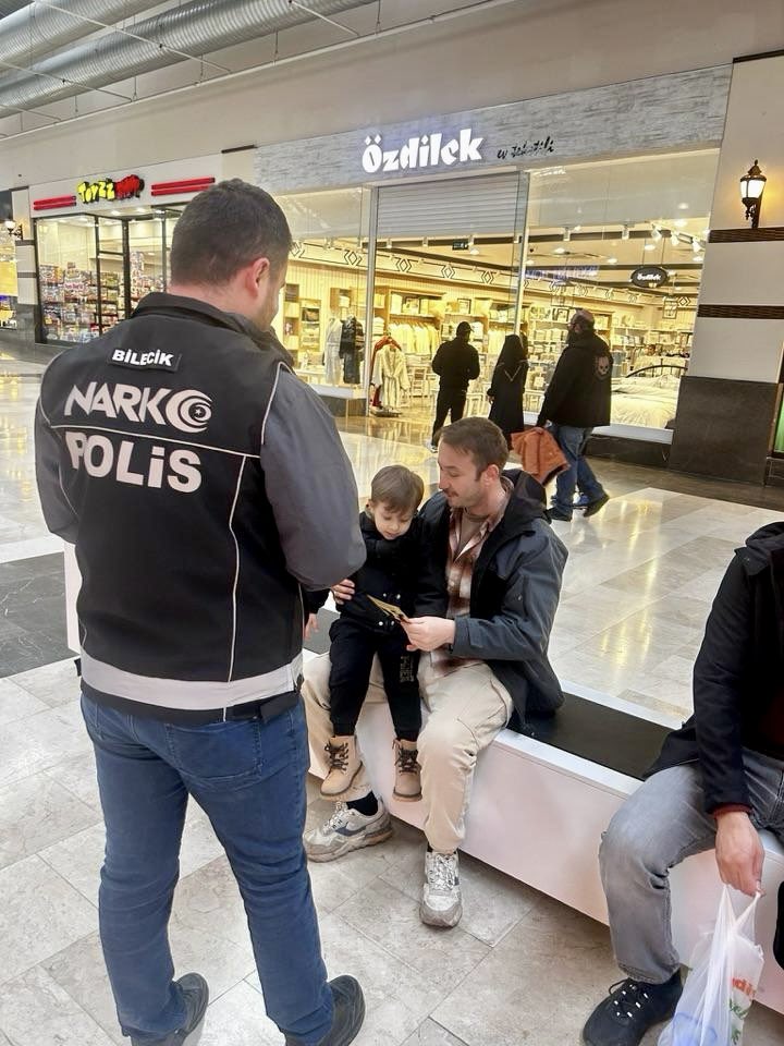 narkotik-ekipleri-vatandaslari-bilgilendirdi.jpg