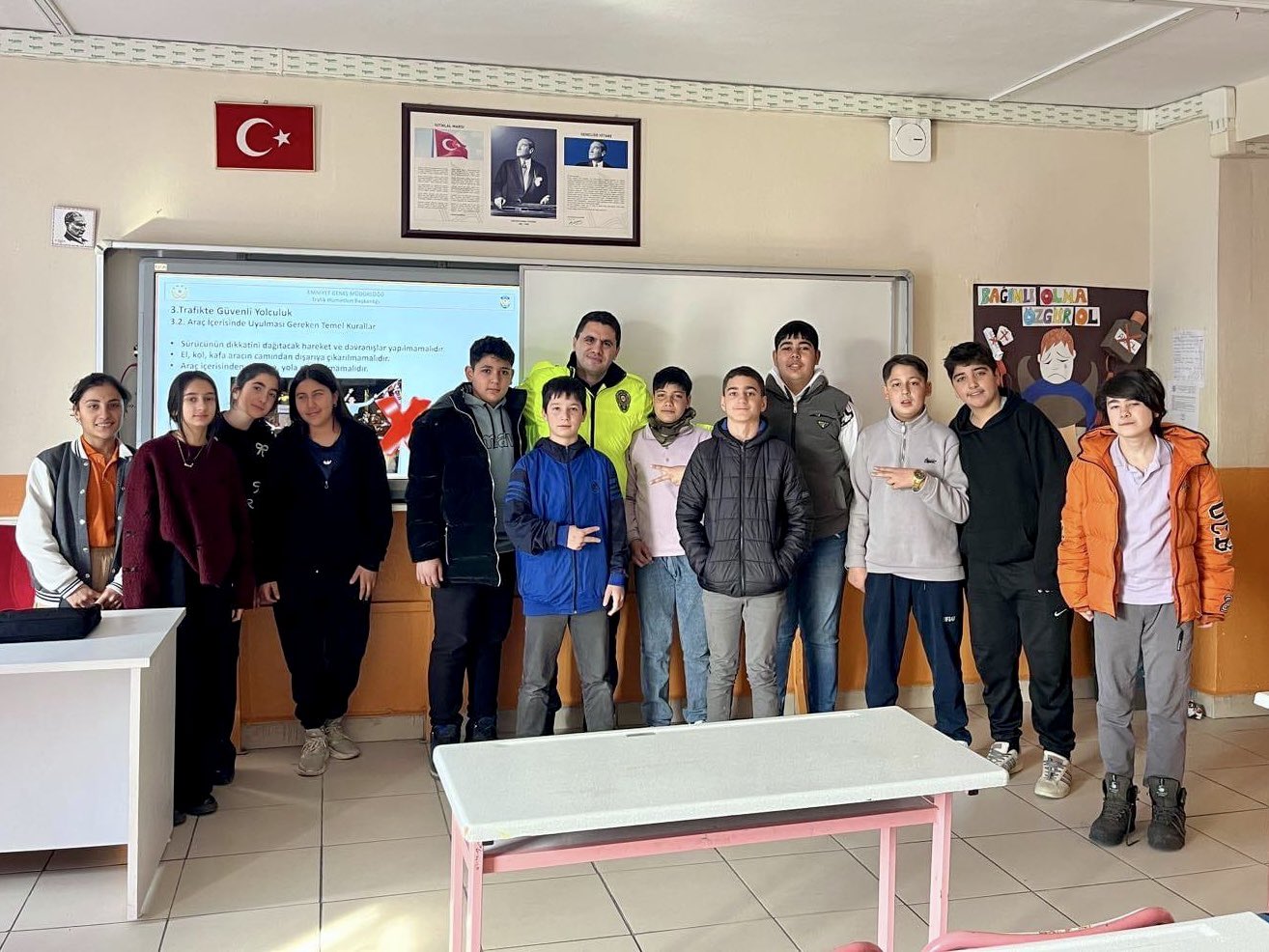 ogrencilere-trafik-kurallari-semineri-verildi2.jpg