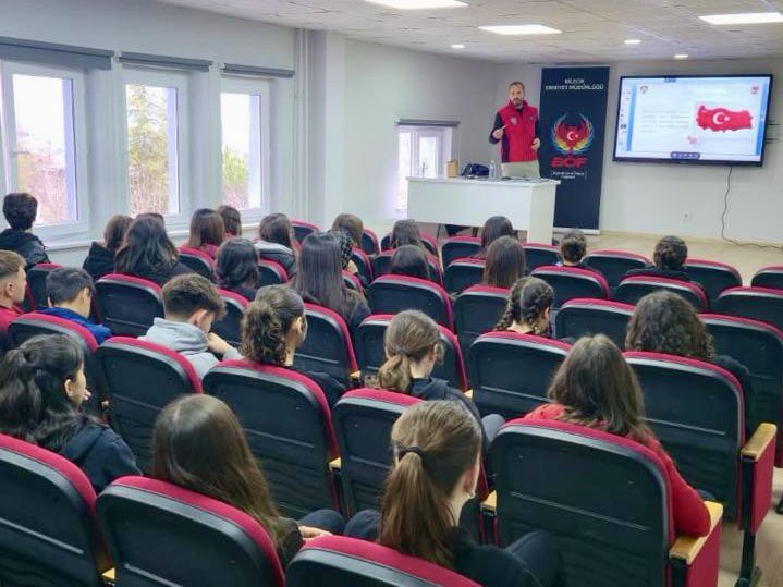 terorle-mucadele-ekiplerinden-ogrencilere-bilgilendirme3.jpg