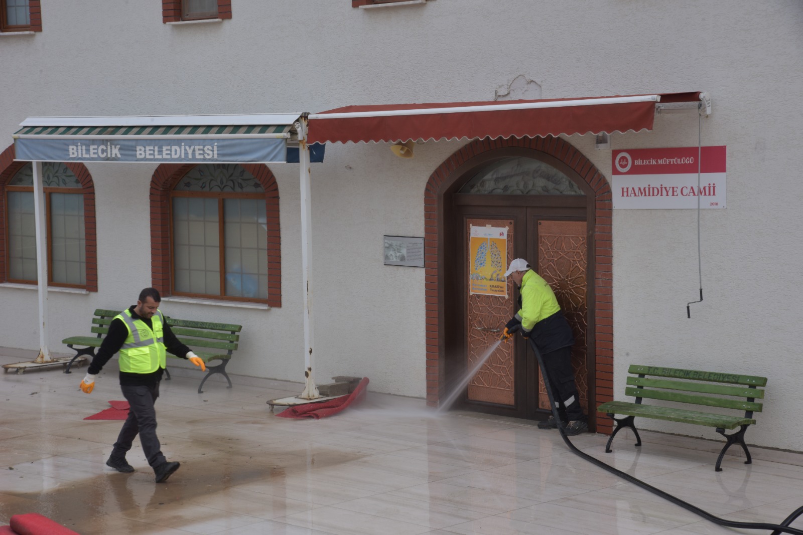 ramazan-oncesi-camilerde-temizlik-yapildi-2.jpg
