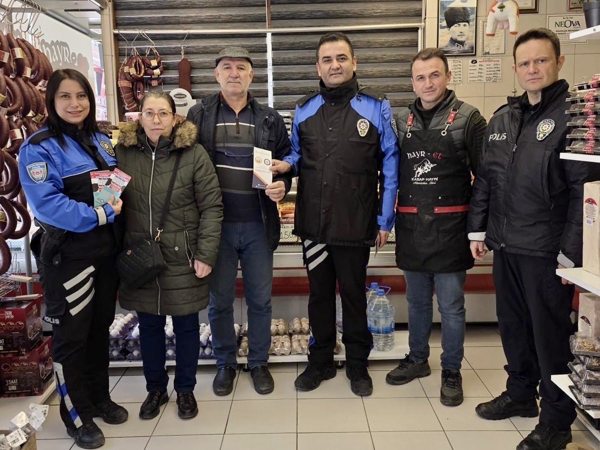 toplum-destekli-polislerden-vatandaslara-bilgilendirme2.jpg