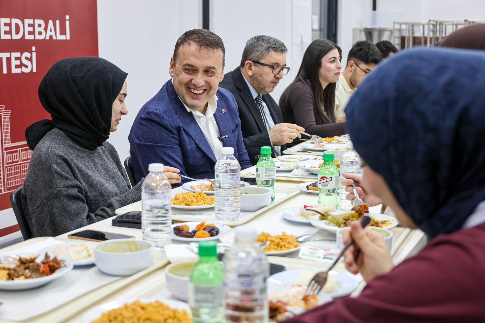 vali-sozer-iftar-programinda-ogrencilerle-bulustu3.jpg
