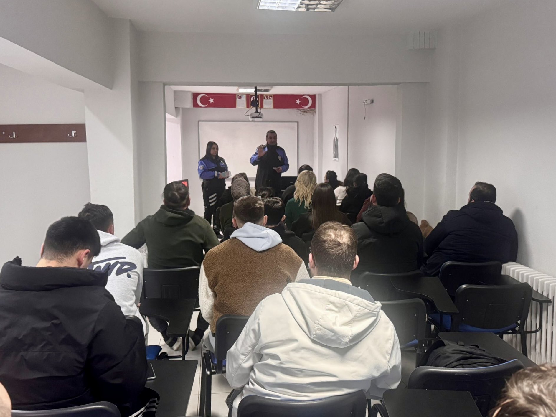 toplum-destekli-polisler-gencleri-bilgilendirdi3.jpeg