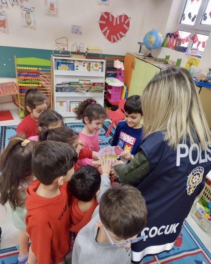 cocuk-sube-ekipleri-ogrencileri-bilgilendirdi2.jpeg