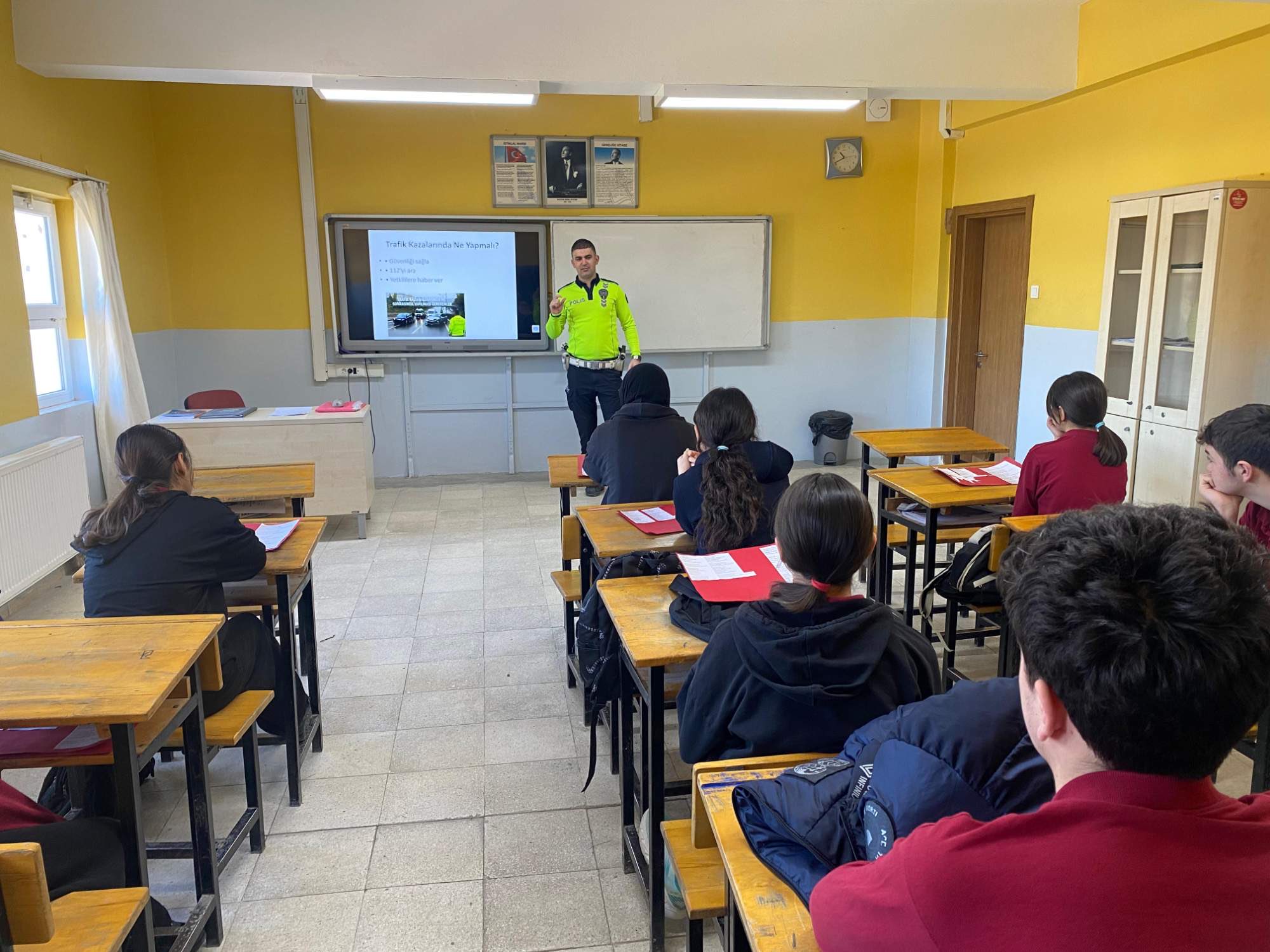 ogrencilere-trafik-kurallari-anlatildi.jpeg