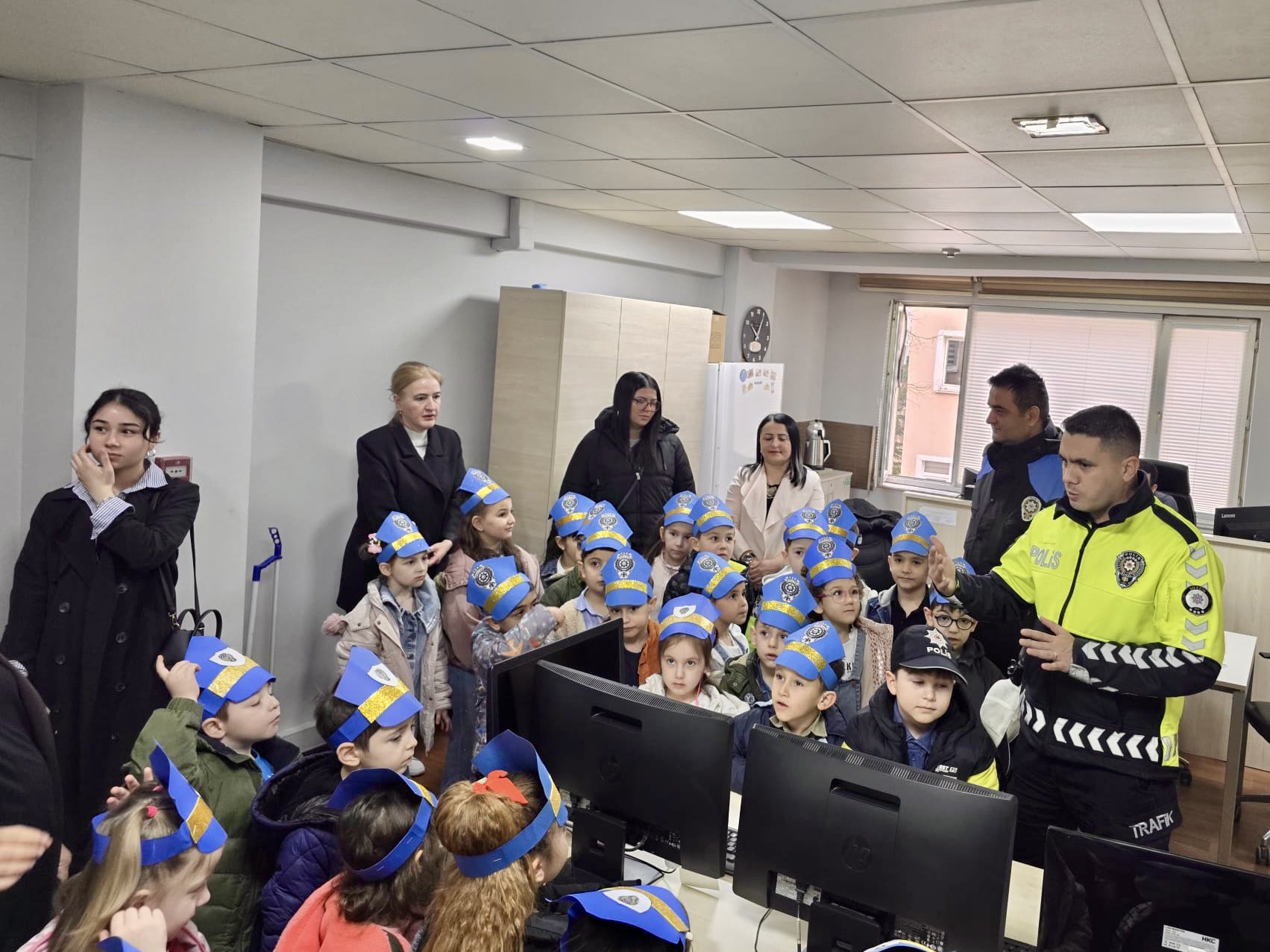 miniklerden-emniyete-ziyaret1.jpg