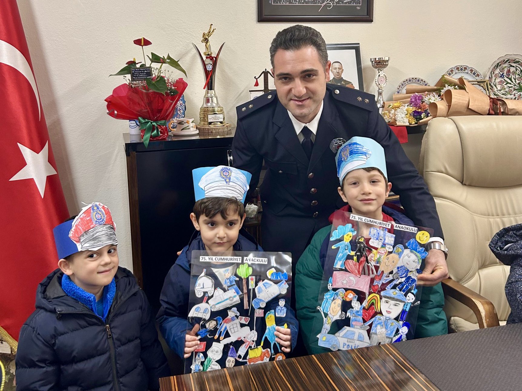 miniklerden-polislere-ziyaret2.jpg