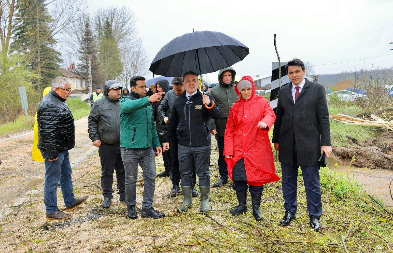vali-sozertaskin-riski-bulunan-bolgelerde-incelemelerde-bulundu-2.jpg