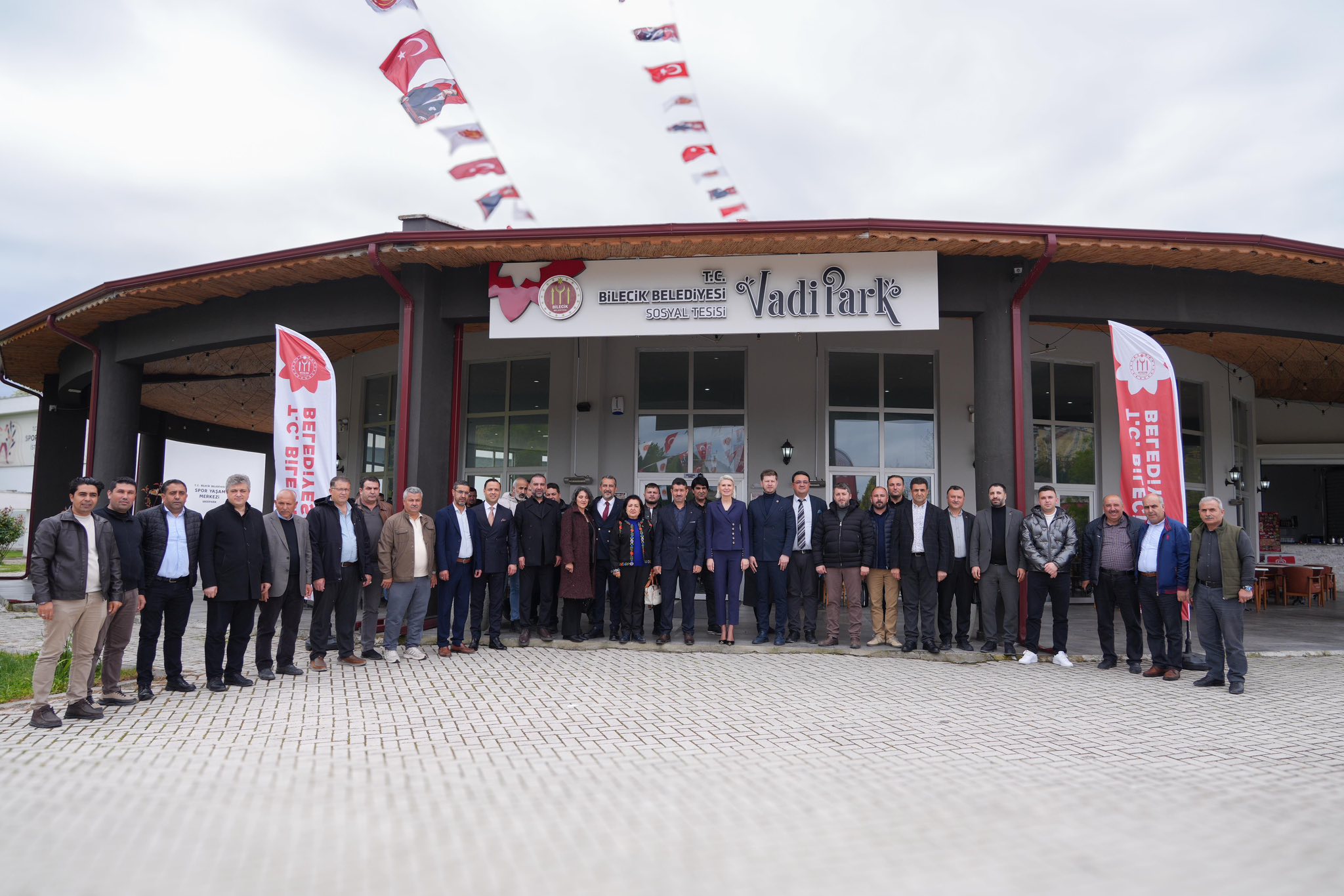 bilecik-belediye-baskani-melek-mizrak-subasi-muteahhitler-ile-bulustu.jpeg