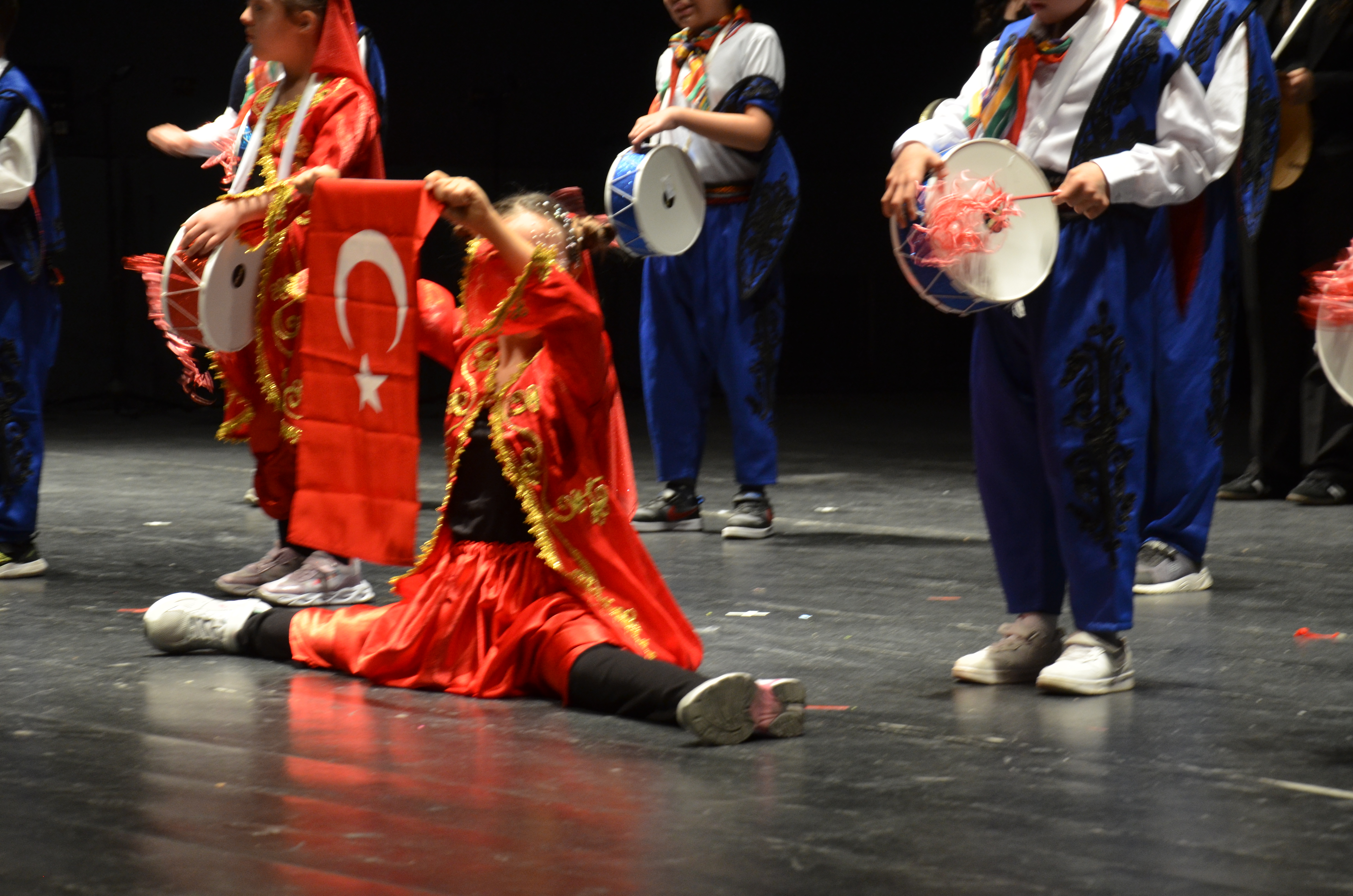 ozel-cocuklar-duygu-dolu-anlar-yasatti-11.jpg