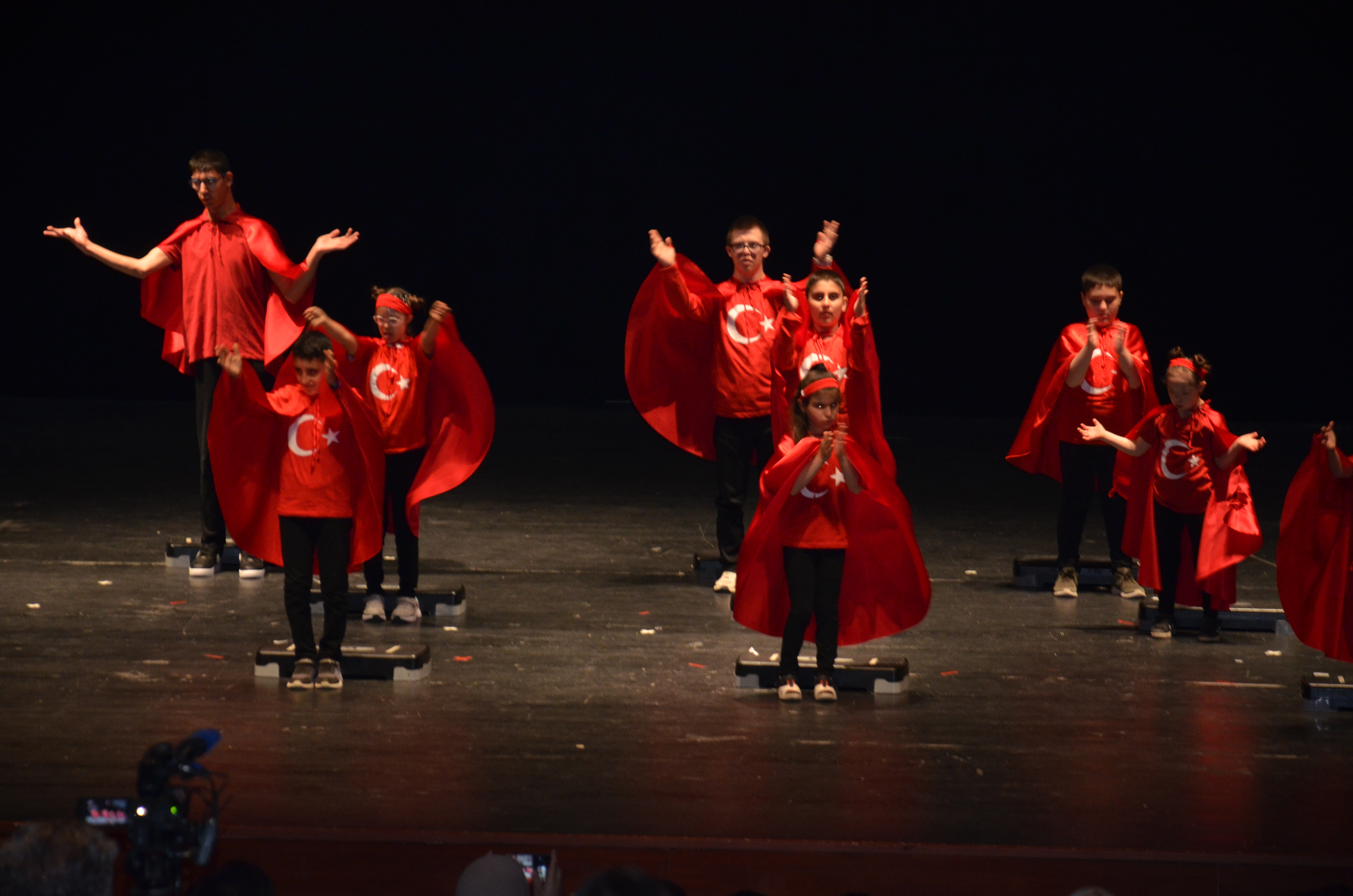 ozel-cocuklar-duygu-dolu-anlar-yasatti-12.jpg