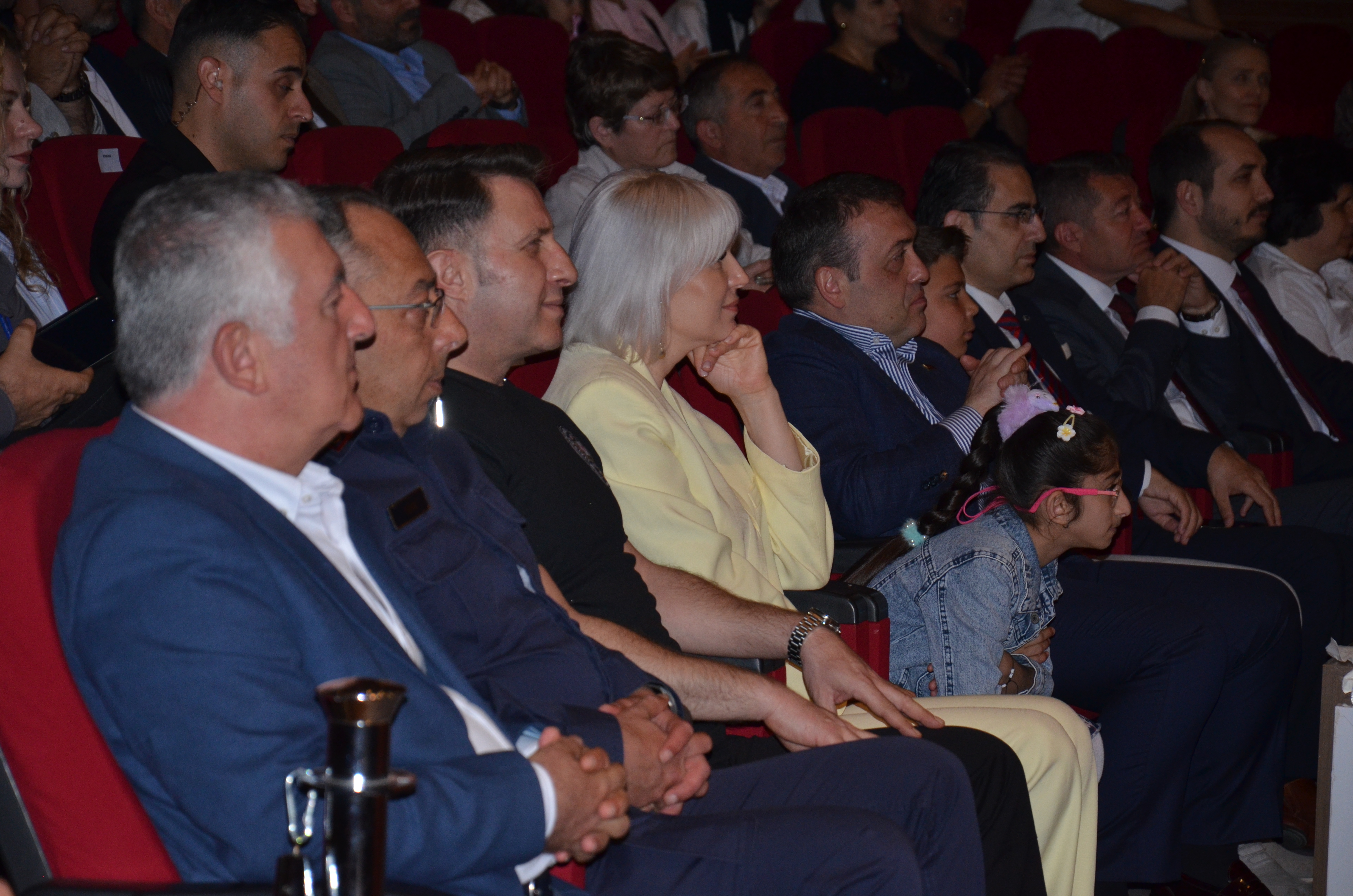 ozel-cocuklar-duygu-dolu-anlar-yasatti-2.jpg