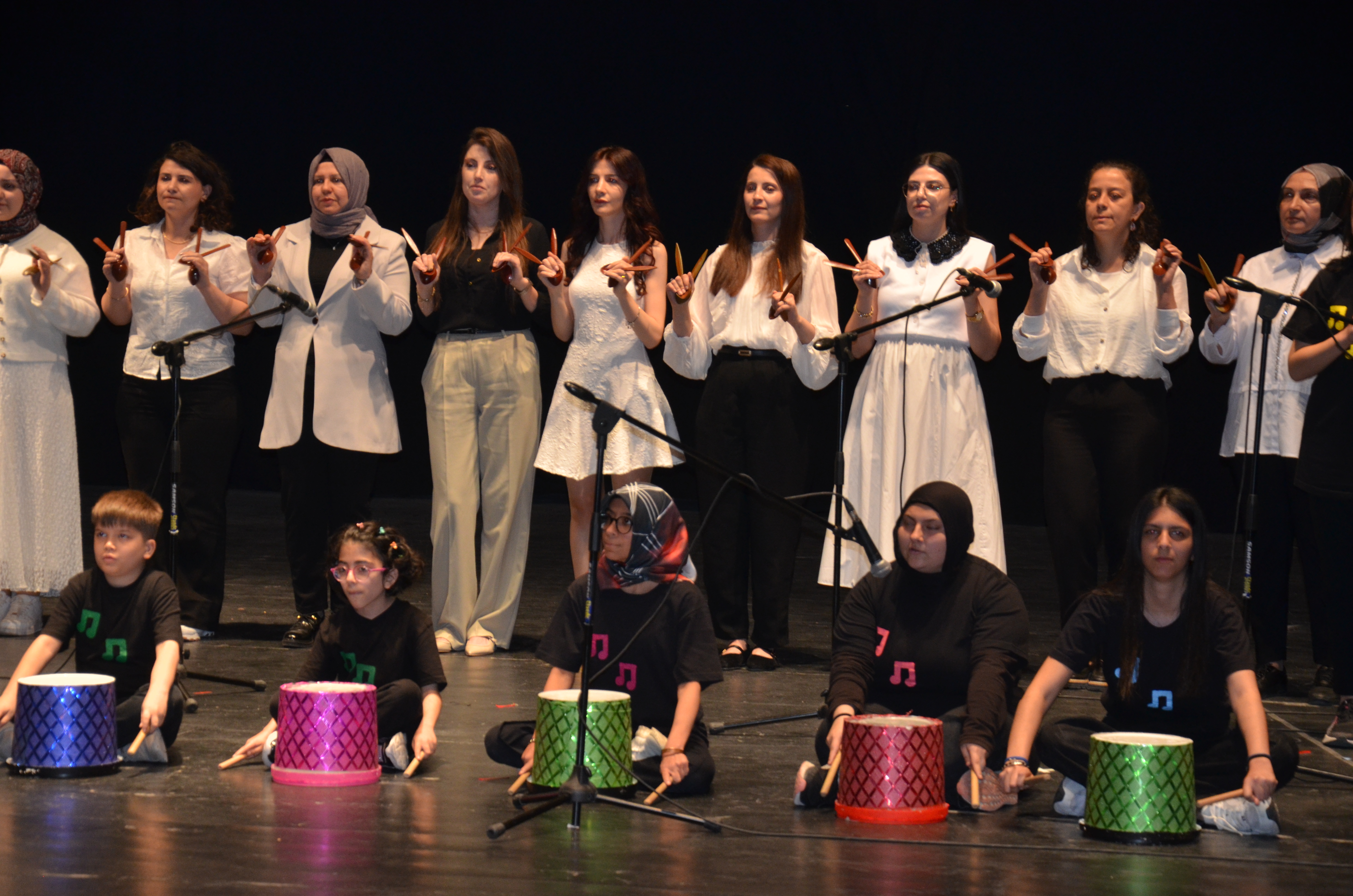 ozel-cocuklar-duygu-dolu-anlar-yasatti-3.jpg