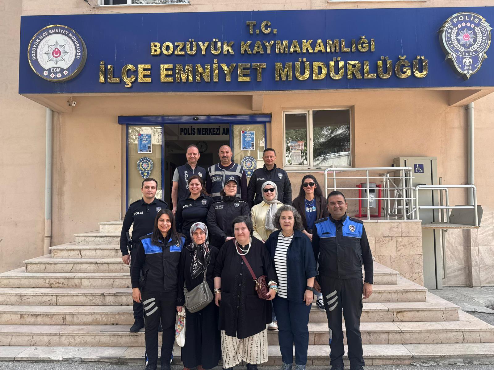 bozuyuk-ilce-emniyet-mudurlugunden-seymaya-surpriz3.jpg