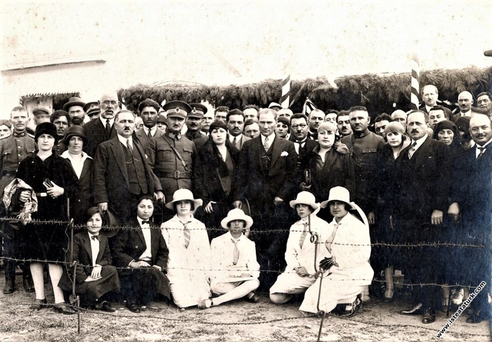 ataturk1.jpg