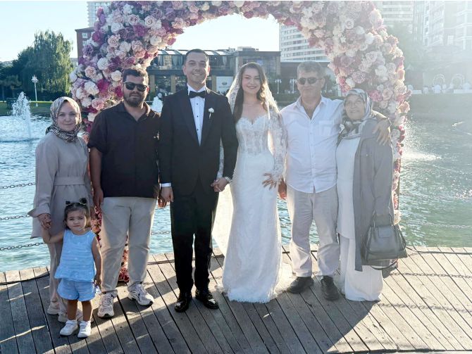 akcay-ailesinin-mutlu-gunu1.jpg