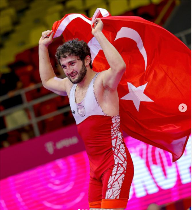 bilecikli-milli-guresci-avrupayi-fethetti3.jpg