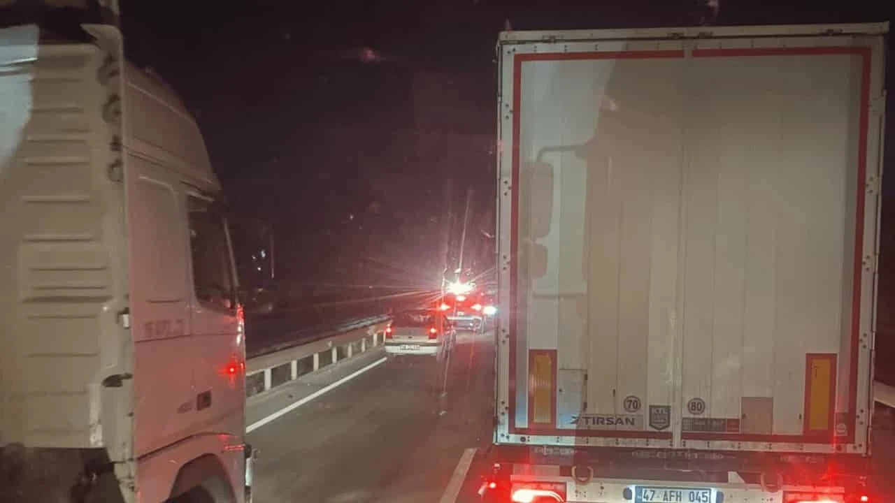 eskisehir-bozuyuk-yolunda-trafik-cilesi-bir-saattir-adim-adim-gidiyoruz.jpg