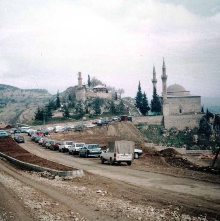1990larda-seyh-edebali-turbesi1.jpg
