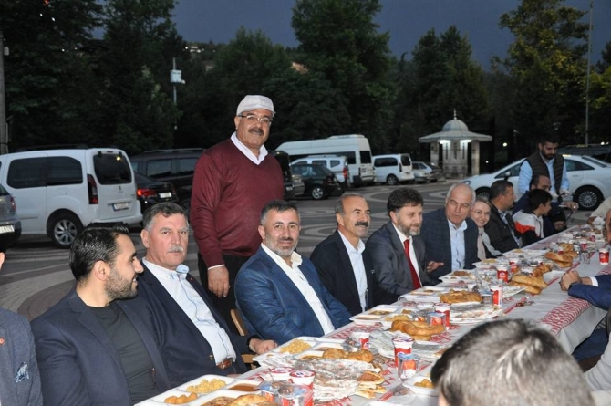 ak-parti-merkez-ilce-teskilati-iftarda-bulustu2.jpg