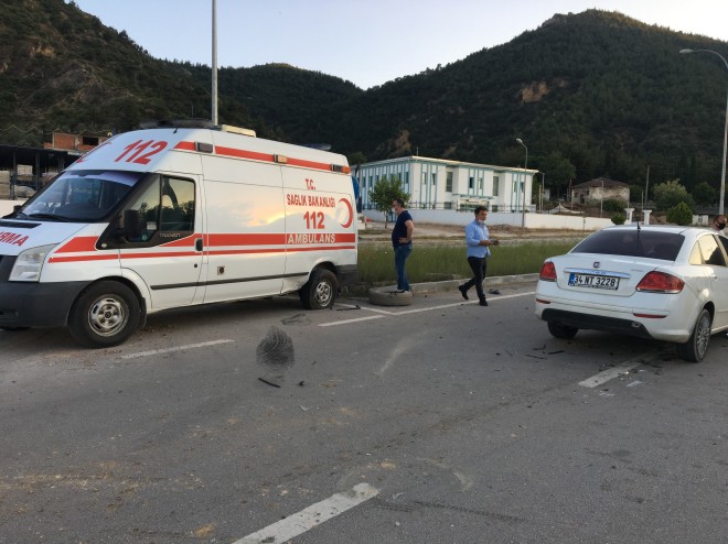 ambulans-kaza-yapti2-001.jpg