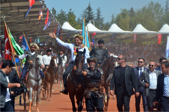 basbakan-ata-bindi3.jpg