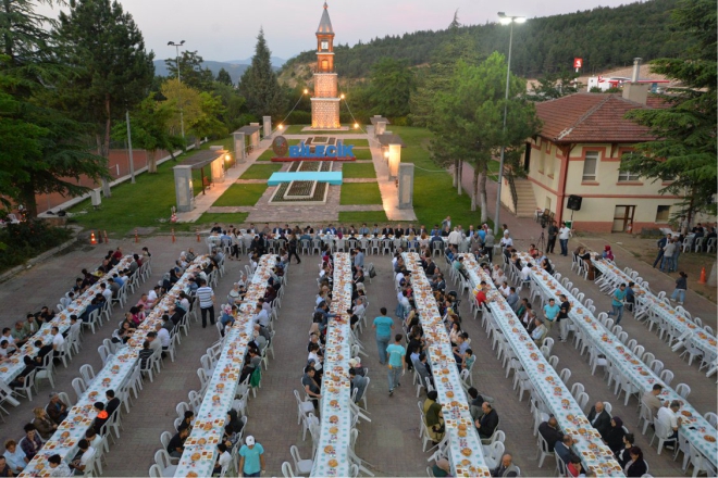 bilecik-belediyesinden-protokole-iftar2.jpg