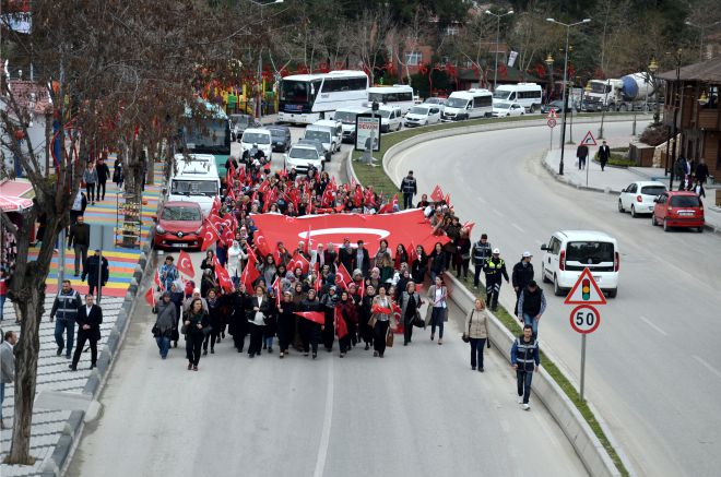 bilecikli-kadinlar-yuruyus-yapti2.jpg