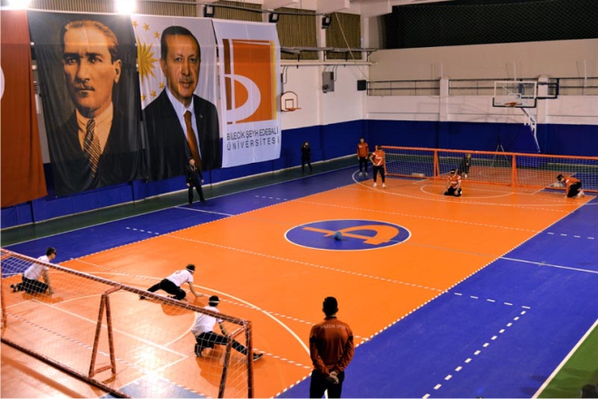 engelli-bireyler-goalball-maci-yapti2.jpg