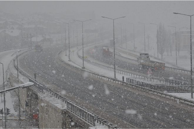 eskisehir-bozuyuk-yolu-bir-sure-kapandi4.jpg