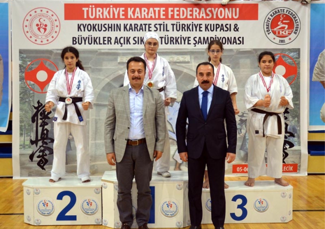 karate-sampiyonasi-bilecikte-yapildi4.jpg