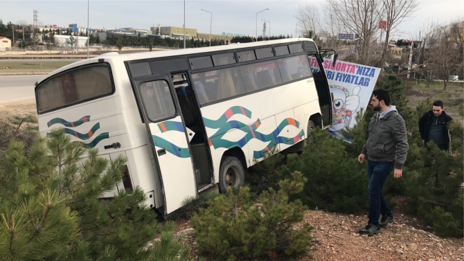 midibus-ile-otomobil-carpisti1.jpg