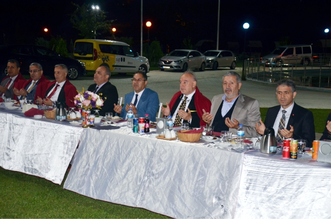 ptt-ailesi-iftarda-bulustu2.jpg