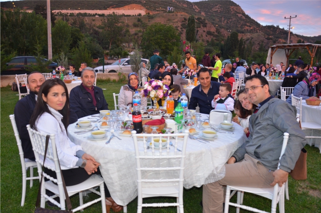 ptt-ailesi-iftarda-bulustu4.jpg