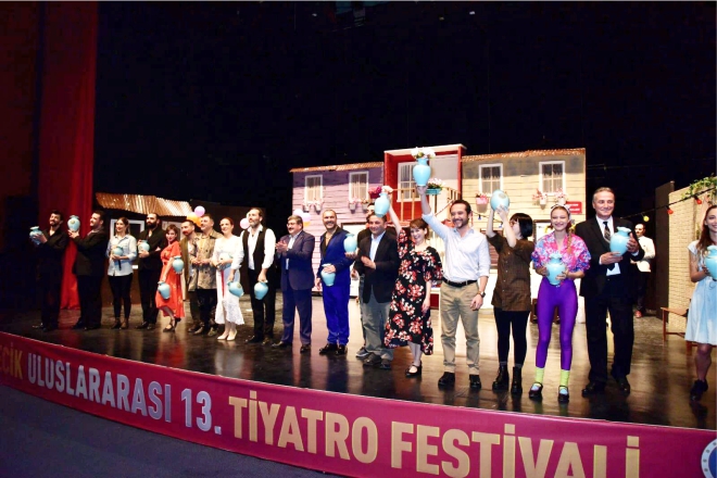 tiyatro-festivali-sona-erdi3.jpg