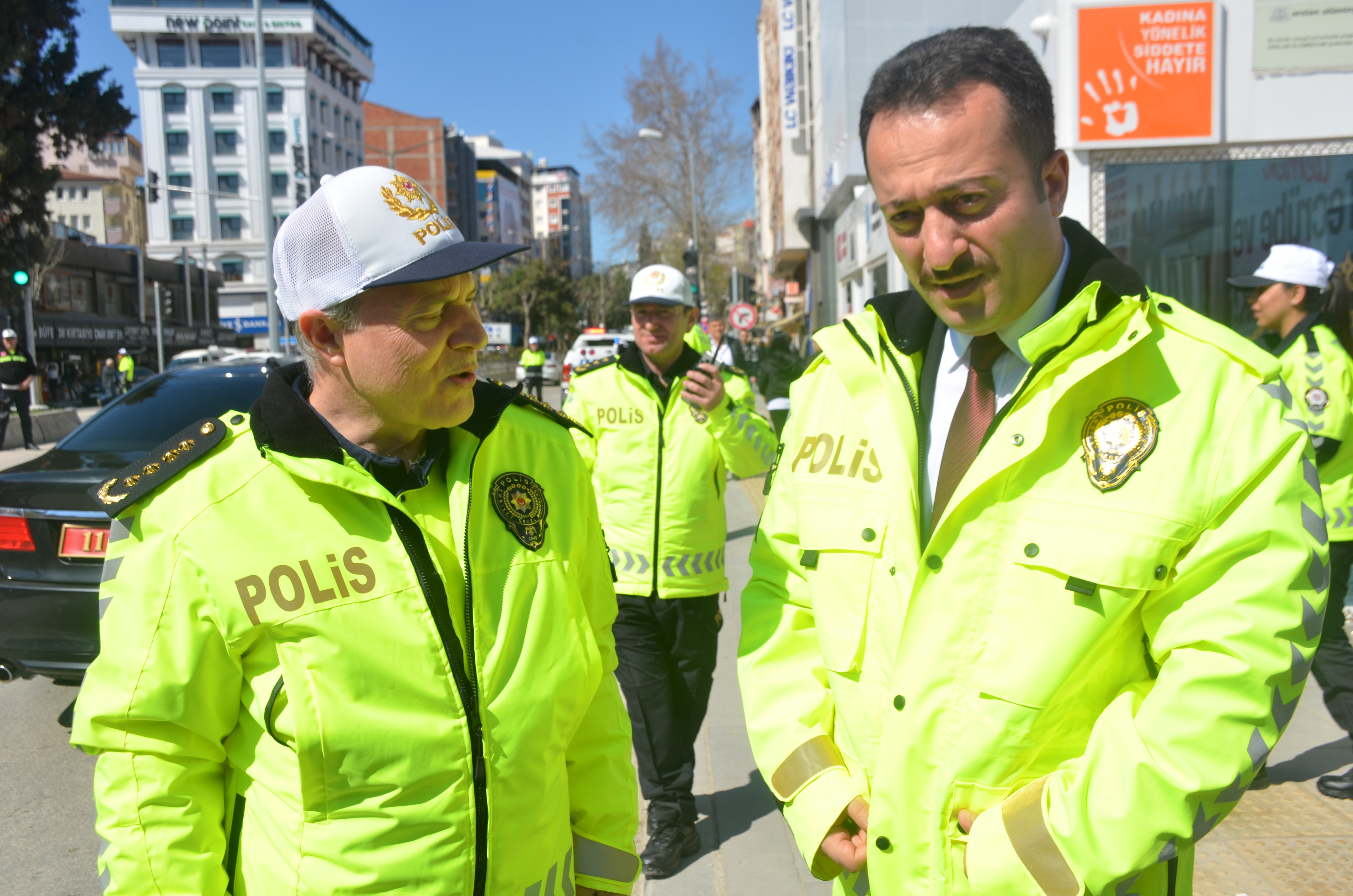 trafik-polislerinin-yeni-kiyafetleri-gorucuye-cikti.jpg