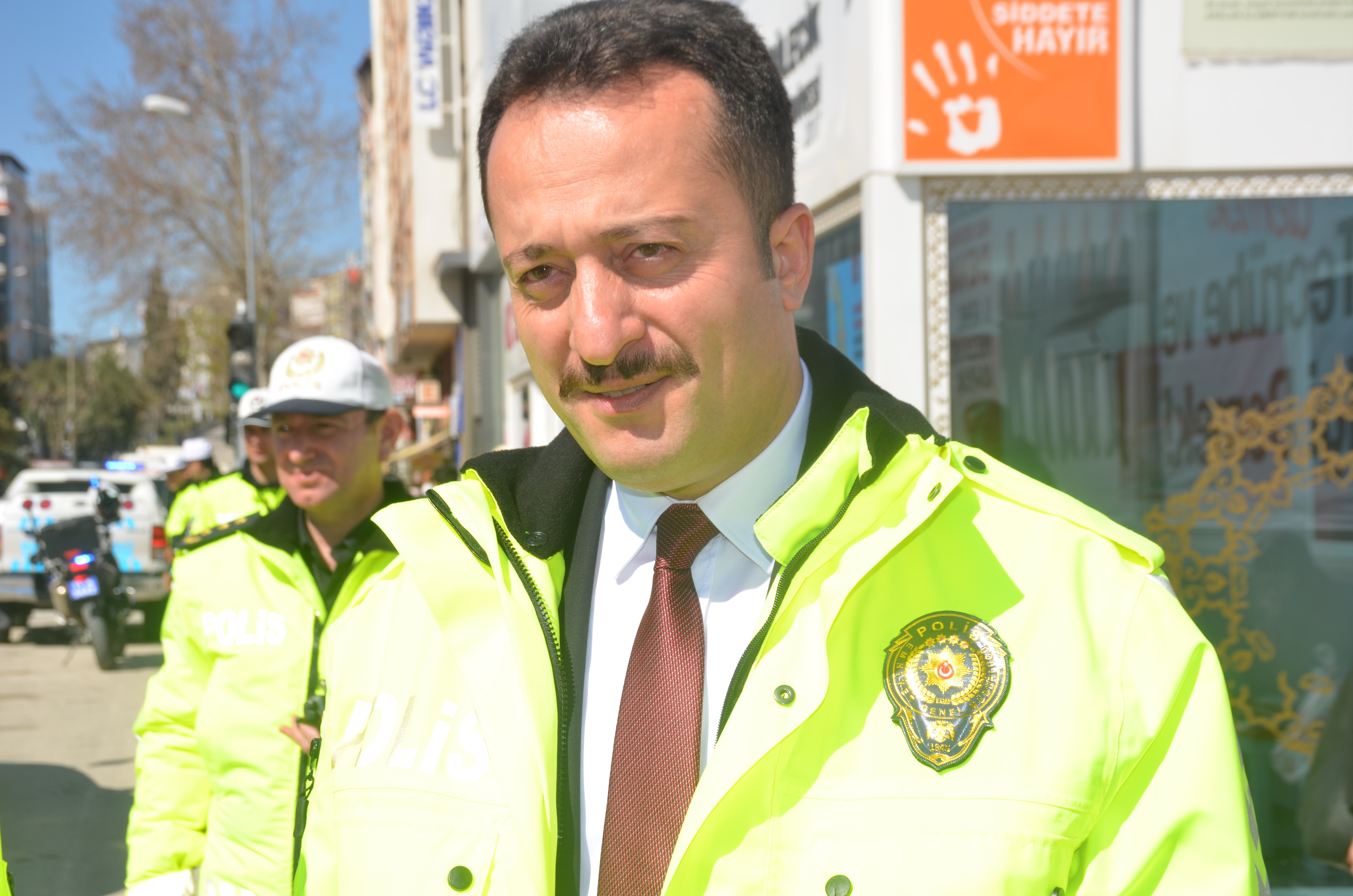 trafik-polislerinin-yeni-kiyafetleri-gorucuye-cikti3-001.jpg