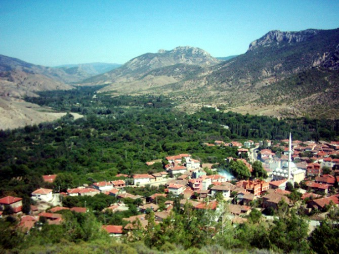 uzakta-bir-koymudur-inhisar-1.jpg