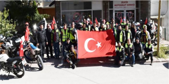 Motosikletliler kutlamalara renk kattı